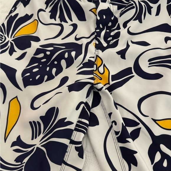 American Eagle BOARD SHORTS Mens 34 Blue Tellow White Floral Aloha Swim Trunks - Picture 9 of 10